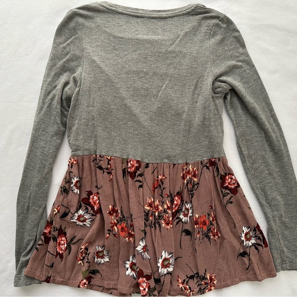 Latched Mama long sleeve babydoll blouse for breastfeeding and pregnancy - Picture 4 of 6